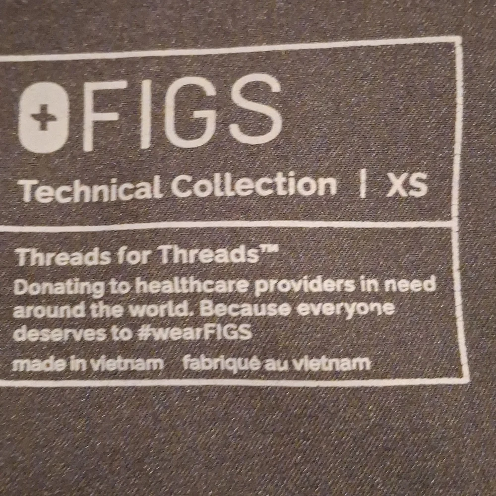 Figs Set of Black Livingston Scrub Pants & Casma Top Size XS - Picture 5 of 12